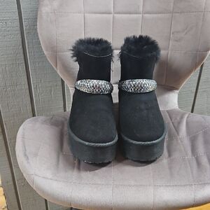 Rouge! Black Fur-Trimmed Winter Boots